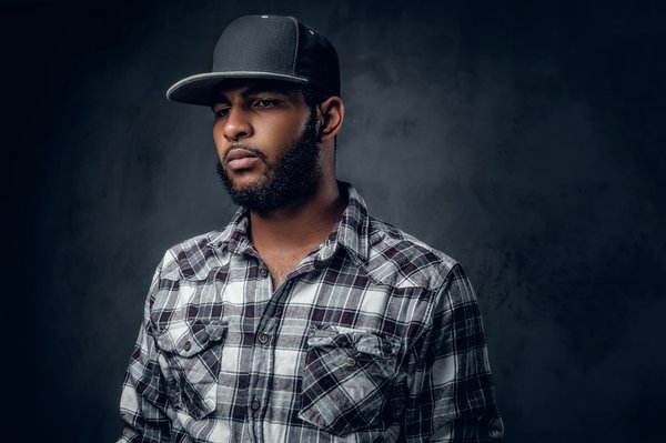 Sur la voie rapide de la mode masculine: les chemises baseball homme immanquables