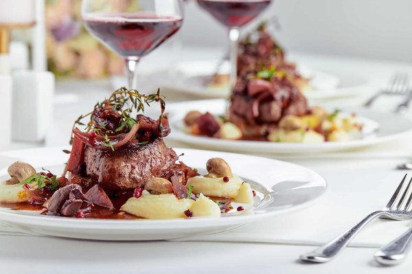 Quels campings sur l'Île d'Oléron ont des restaurants sur place ?