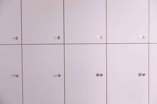 Lockers à Paris Saint Lazare : Comment profiter de l'eau en toute tranquillité pour les piscines et les plages ?